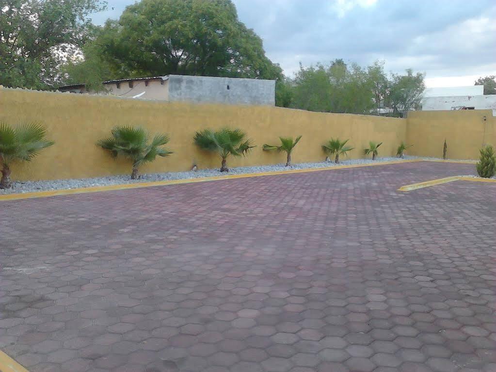 Monte Salerno Hotel & Suites Montemorelos Exterior photo